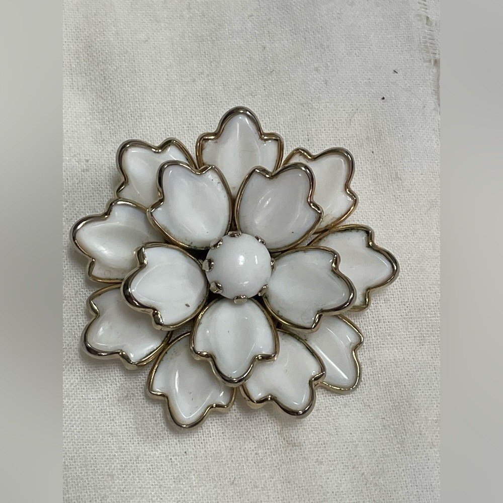Vintage Milk-glass gold enamel dogwood brooch pin impeccable! Has pendant bezel